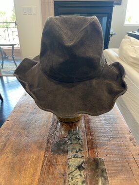 Lovely Bird Wavy Brim Suede Bucket Hat - Dark Brown